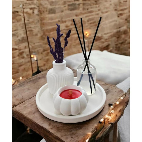 Set Dekorativ “Warm Aroma” me Vazo, Difuzer dhe Qiri Keramik Set Dekorativ “Warm Aroma” me Vazo, Difuzer dhe Qiri Keramik
