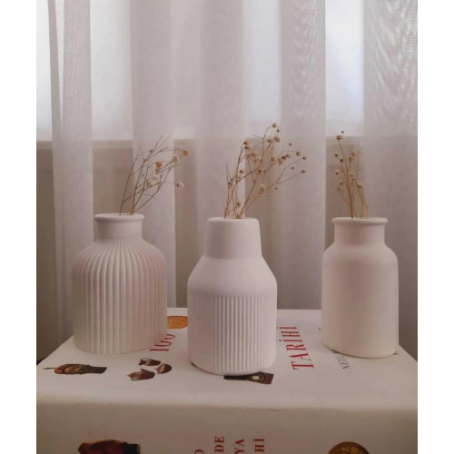 Set Vazo Minimaliste “Soft Bloom” në Ngjyrë të Bardhë me Lule të Thata Set Vazo Minimaliste “Soft Bloom” në Ngjyrë të Bardhë me Lule të Thata