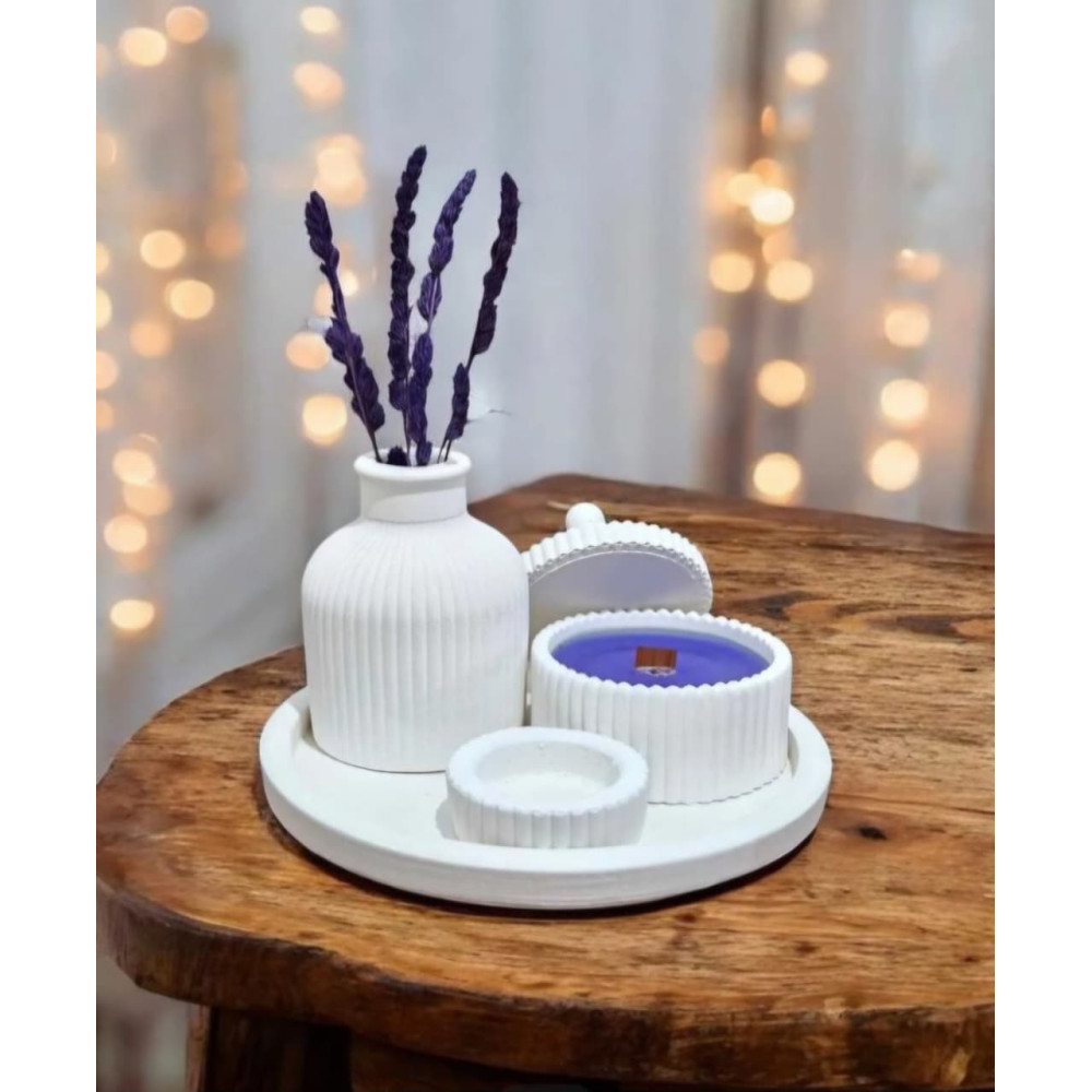 Set Dekorativ “Lavender Candle Set” me Vazo, Qiri dhe Aksesore Keramike