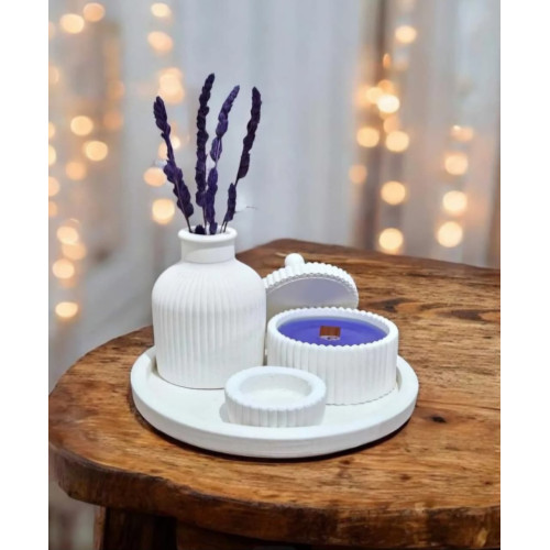 Set Dekorativ “Lavender Candle Set” me Vazo, Qiri dhe Aksesore Keramike Set Dekorativ “Lavender Candle Set” me Vazo, Qiri dhe Aksesore Keramike