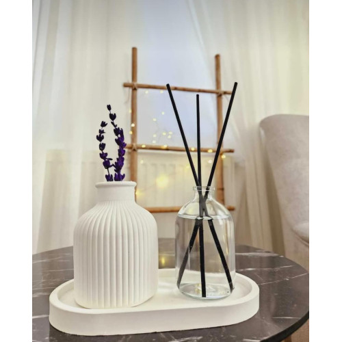 Set Dekorativ Elegant me Vazo Keramike dhe Difuzer Qelqi Set Dekorativ Elegant me Vazo Keramike dhe Difuzer Qelqi