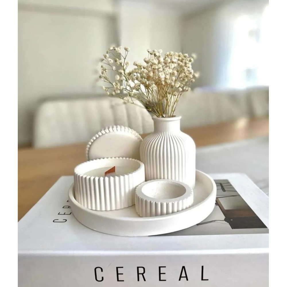 Set Dekorativ Premium me Vazo, Qiri dhe Aksesore Keramike – “Pure Serenity”