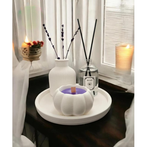 Set Dekorativ Aromatik me Vazo, Difuzer dhe Qiri – “Calm & Cozy Corner” Set Dekorativ Aromatik me Vazo, Difuzer dhe Qiri – “Calm & Cozy Corner”